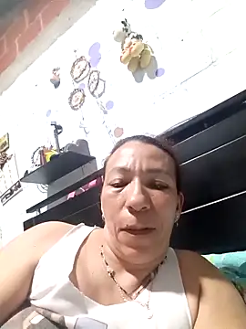 Antonela45 online show from April 3, 2026, 9:54 pm