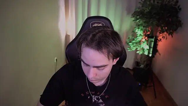 hot  hunterr online show from March 14, 2025, 5:05 am