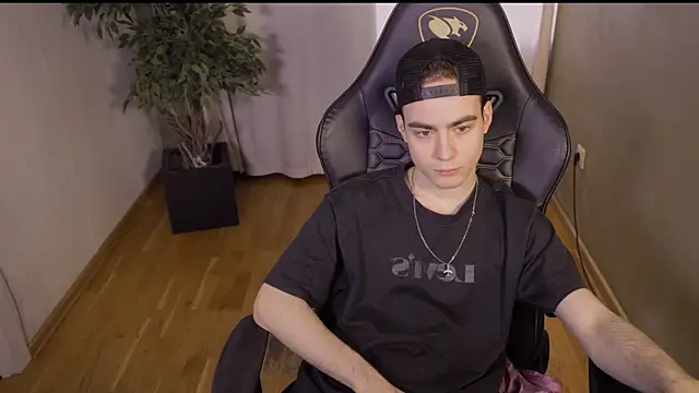 hot  hunterr online show from March 19, 2025, 5:08 am