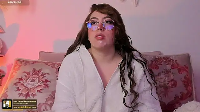 julieta cooper20 online show from October 1, 2025, 3:55 am