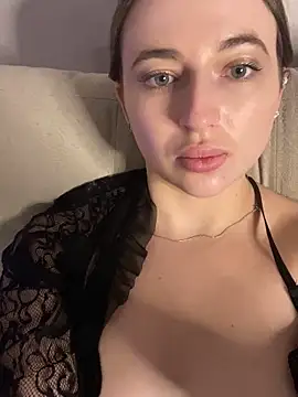 Snapshot of AlisaQSky chatting on October 27, 2025, 9:27 pm AlisaQSky online show from October 27, 2025, 9:27 pm