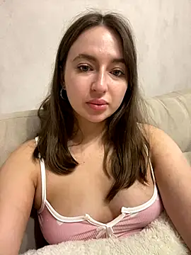 Snapshot of AlisaQSky chatting on October 12, 2025, 5:20 am AlisaQSky online show from October 12, 2025, 5:20 am