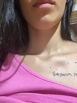 dianagomes2511 online show from March 3, 2025, 11:03 pm