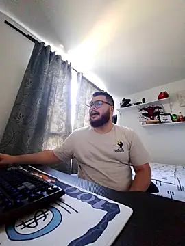 Snapshot of Edmund98 chatting on September 27, 2025, 6:03 pm Edmund98 online show from September 27, 2025, 6:03 pm