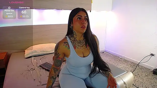 Cristal Velle online show from October 7, 2025, 12:28 pm