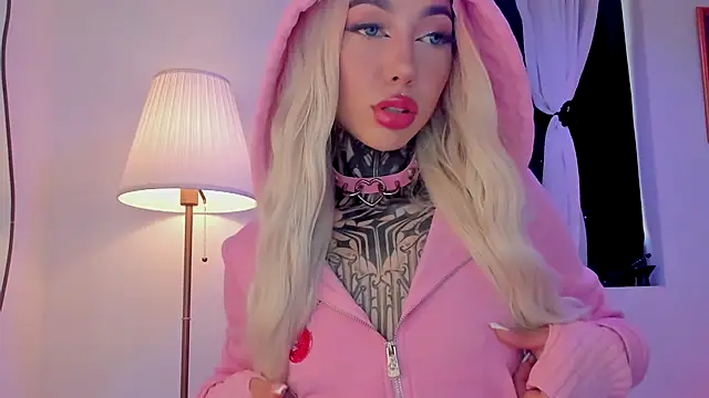 Dani Valen online show from November 4, 2025, 10:13 pm