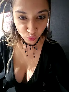 Snapshot of Isabella_Varella chatting on October 31, 2025, 12:35 pm Isabella Varella online show from October 31, 2025, 12:35 pm