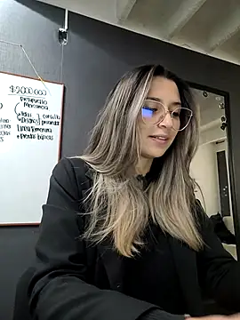 Snapshot of Isabella_Varella chatting on March 13, 2025, 12:56 pm Isabella Varella online show from March 13, 2025, 12:56 pm