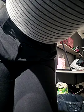 Snapshot of Isabella_Varella chatting on September 18, 2025, 12:52 pm Isabella Varella online show from September 18, 2025, 12:52 pm