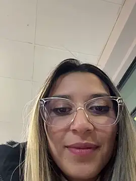 Snapshot of Isabella_Varella chatting on September 13, 2025, 1:27 am Isabella Varella online show from September 13, 2025, 1:27 am