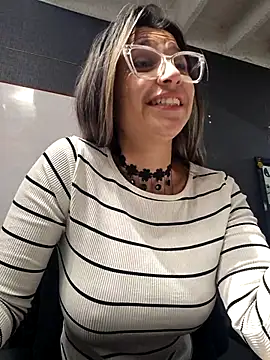 Snapshot of Isabella_Varella chatting on October 16, 2025, 1:14 am Isabella Varella online show from October 16, 2025, 1:14 am