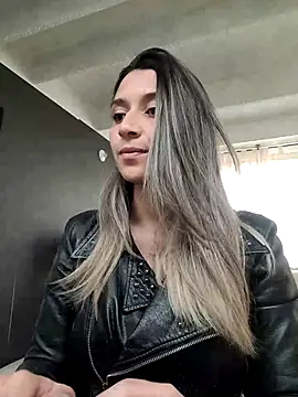 Snapshot of Isabella_Varella chatting on March 17, 2025, 1:39 pm Isabella Varella online show from March 17, 2025, 1:39 pm