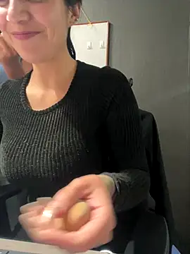 Snapshot of Isabella_Varella chatting on November 11, 2025, 12:33 pm Isabella Varella online show from November 11, 2025, 12:33 pm