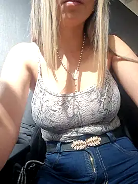 Snapshot of Isabella_Varella chatting on September 26, 2025, 12:56 pm Isabella Varella online show from September 26, 2025, 12:56 pm