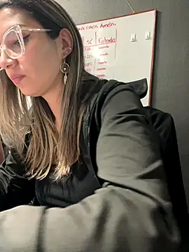 Snapshot of Isabella_Varella chatting on November 15, 2025, 12:58 am Isabella Varella online show from November 15, 2025, 12:58 am