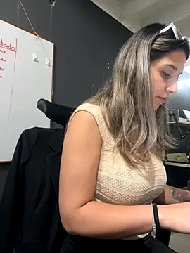 Snapshot of Isabella_Varella chatting on November 13, 2025, 12:42 pm Isabella Varella online show from November 13, 2025, 12:42 pm