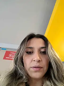 Snapshot of Isabella_Varella chatting on March 10, 2025, 1:32 pm Isabella Varella online show from March 10, 2025, 1:32 pm