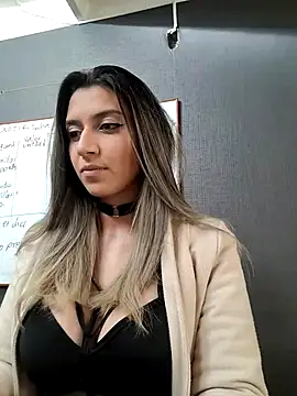 Snapshot of Isabella_Varella chatting on March 20, 2025, 3:14 pm Isabella Varella online show from March 20, 2025, 3:14 pm