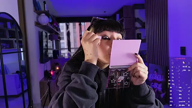 Saraa Desiree online show from April 15, 2026, 1:48 pm