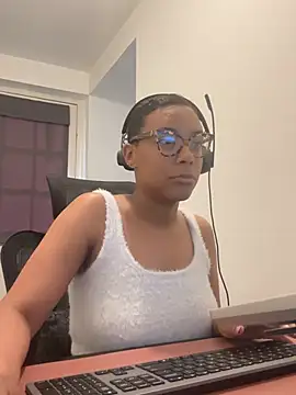 Melia Rayne online show from April 21, 2026, 9:38 am