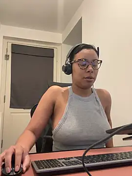 Melia Rayne online show from February 16, 2026, 11:09 am