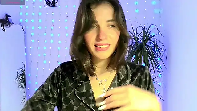 neferutt online show from November 17, 2025, 11:36 am