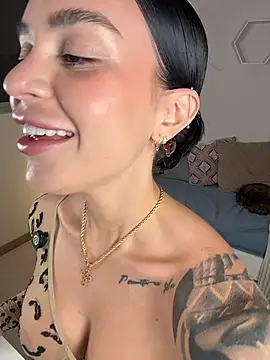 ValentinaMilann online show from April 4, 2026, 11:33 pm