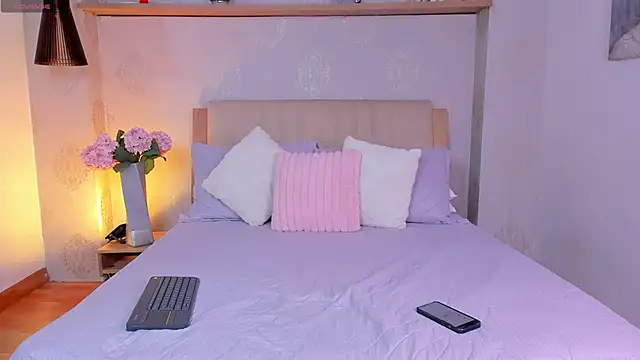 isabella winkler online show from September 27, 2025, 4:13 pm