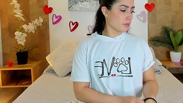 isabella winkler online show from February 23, 2026, 1:23 pm