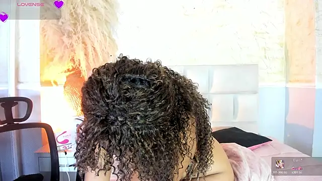 SarahLynn7 online show from April 19, 2026, 7:16 pm