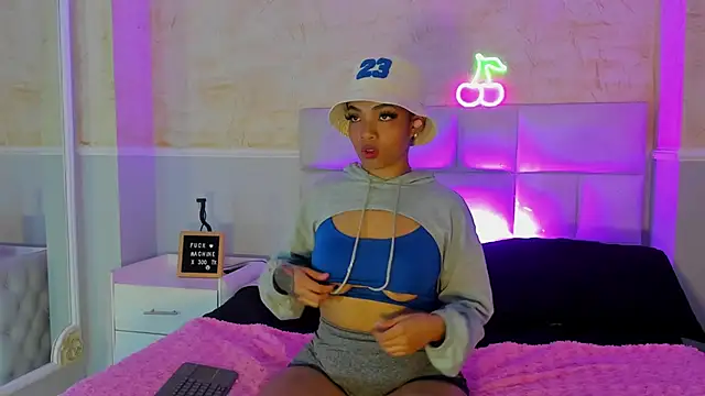 SarahLynn7 online show from March 14, 2025, 6:07 pm