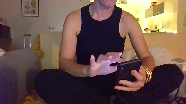 Snapshot of Valentinette chatting on November 11, 2025, 8:14 pm Valentinette online show from November 11, 2025, 8:14 pm