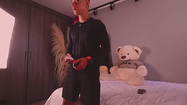 ErosKhaos online show from April 14, 2026, 9:42 pm