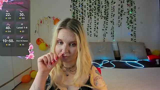 Moon   Love online show from March 19, 2025, 8:34 am