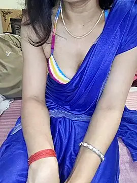 Cute-Zarina online show from November 23, 2025, 3:33 pm