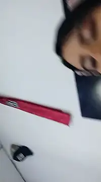 Snapshot of mialorents chatting on March 21, 2025, 5:21 am mialorents online show from March 21, 2025, 5:21 am