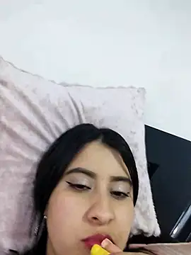 Snapshot of mialorents chatting on March 17, 2025, 3:14 am mialorents online show from March 17, 2025, 3:14 am