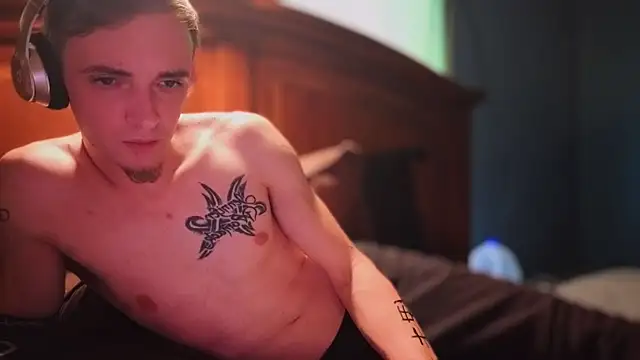 Ilovepussy1911 online show from April 8, 2026, 3:35 pm