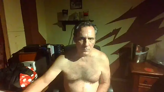 Snapshot of HunkofRock chatting on June 18, 2026, 3:05 am HunkofRock online show from June 18, 2026, 3:05 am