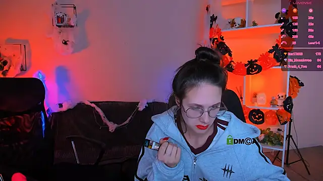 mona cloud online show from October 30, 2025, 2:43 am