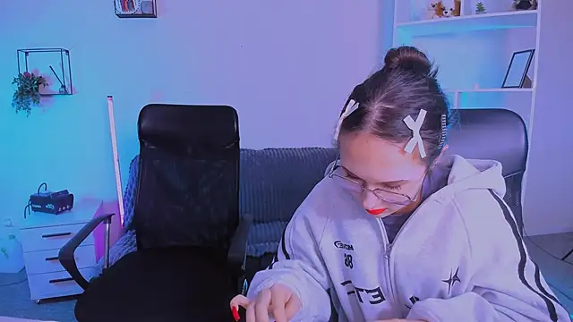 mona cloud online show from November 10, 2025, 12:26 am