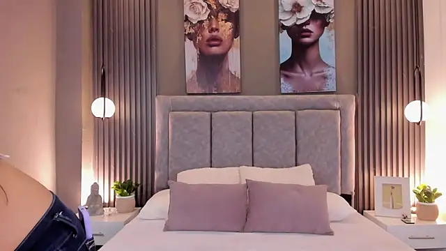 GiannaColling1 online show from September 29, 2025, 10:04 pm