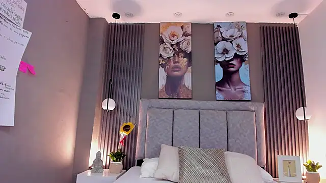 GiannaColling1 online show from September 12, 2025, 8:30 pm