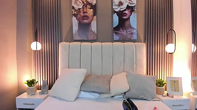 GiannaColling1 online show from October 26, 2025, 3:01 pm