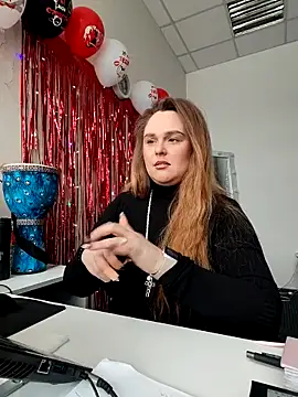 Juicy PeachLux online show from March 4, 2026, 5:48 am