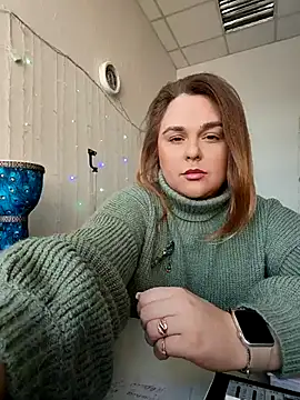 Juicy PeachLux online show from February 11, 2026, 7:41 am