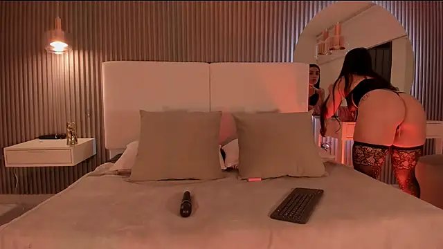 Zoewhitte online show from November 25, 2025, 3:07 am