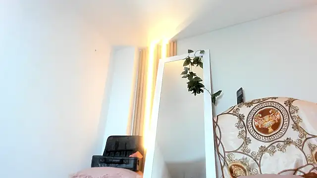 Alexa Bravva online show from April 7, 2026, 4:25 am