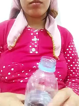 saraaxx1 online show from March 5, 2025, 5:18 am