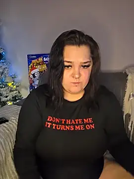 Snapshot of Saucy-Serenity chatting on December 1, 2025, 9:37 pm Saucy-Serenity online show from December 1, 2025, 9:37 pm